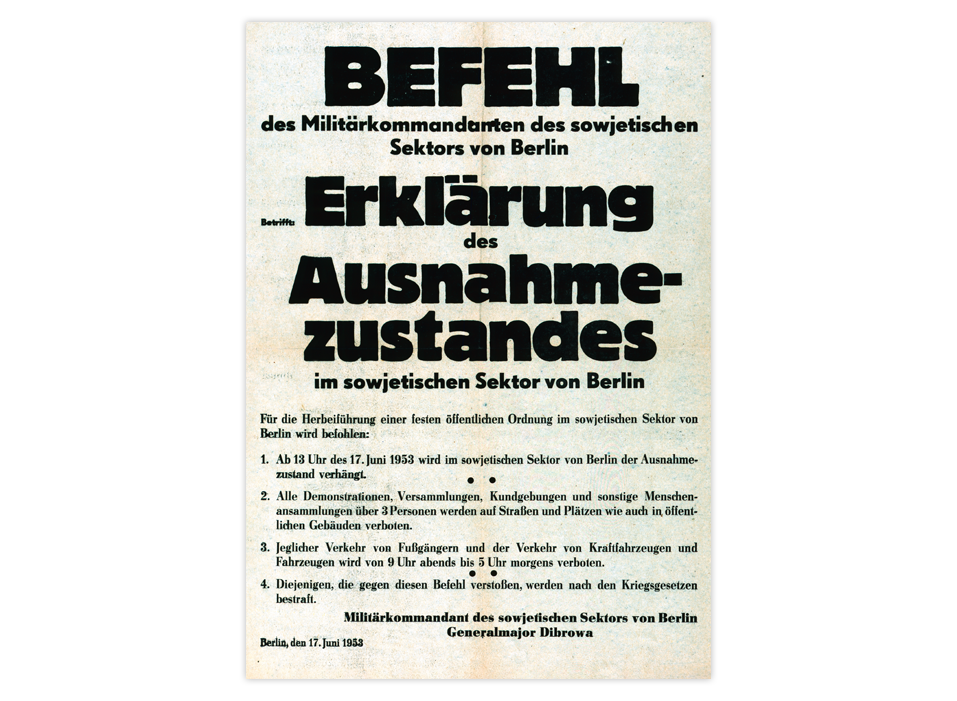 Plakat: Erklärung des Ausnahmezustandes im sowjetischen Sektor von Berlin