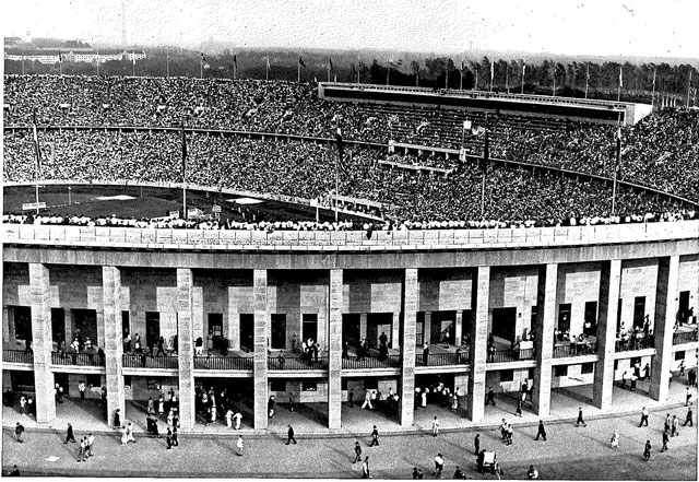 Blick von der Westseite in das Olympiastadion